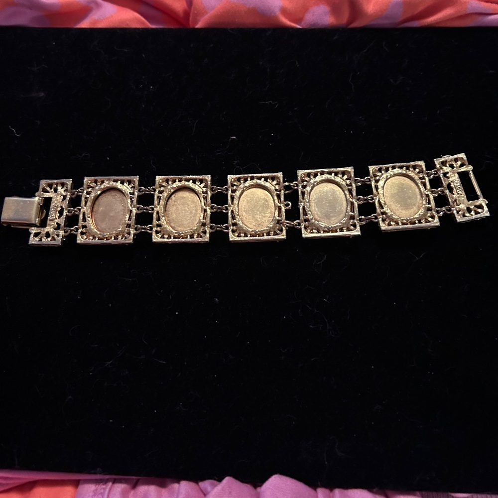 ART CO. locket bracelet gold tone . - Picture 5 of 9